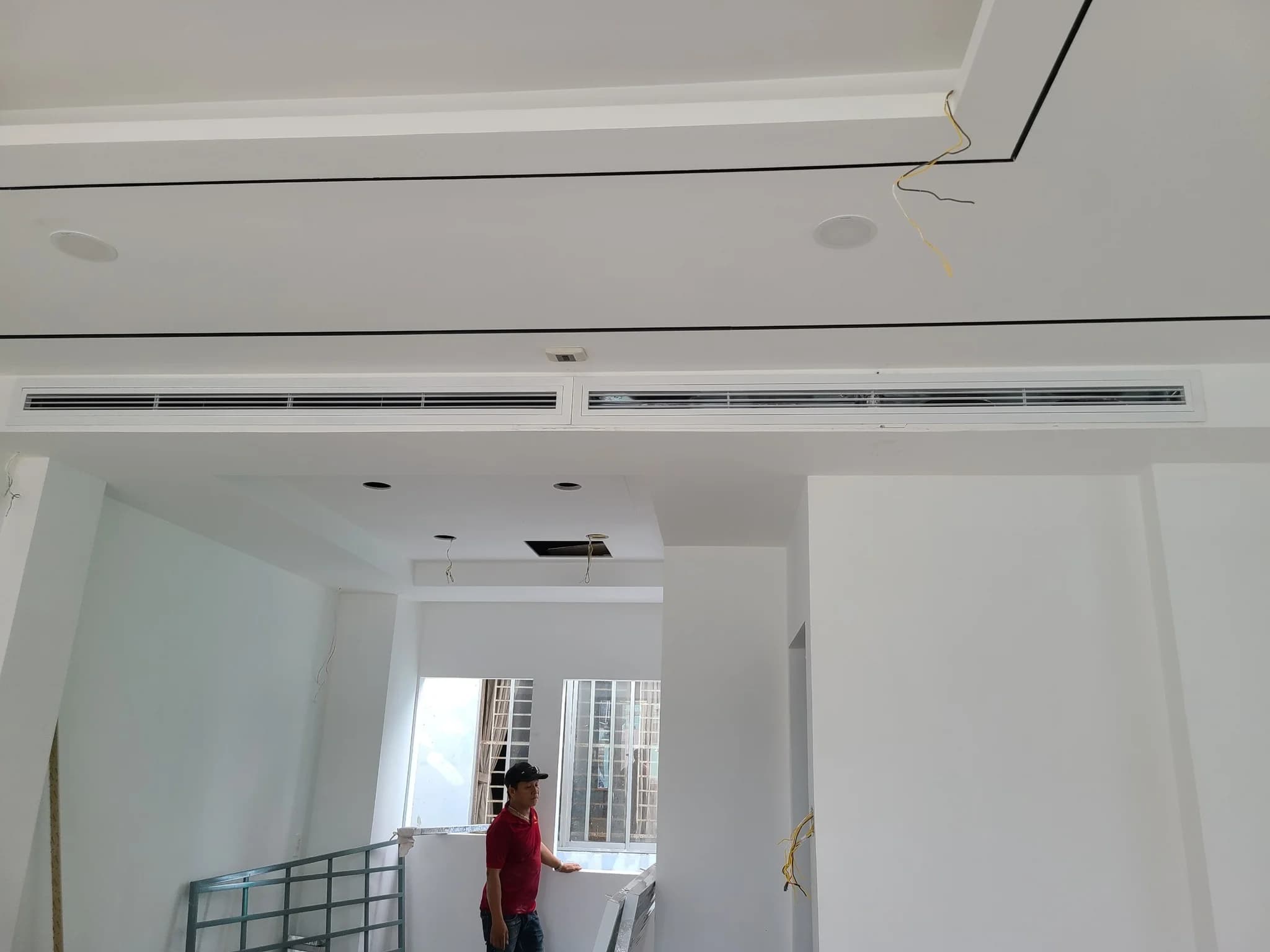 Thi công hệ thống ĐHKK âm trần và cấp khí tươi thu hồi nhiệt Menred Hagisu cho nhà phố Mr. Vũ (Quận 5) - ảnh 3