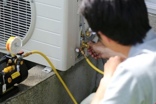 Lắp đặt sai kỹ thuật là một trong những nguyên nhân cục nóng máy lạnh kêu to