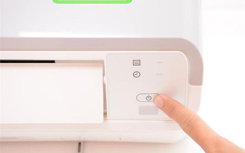 Cách mở máy lạnh không cần remote đơn giản, hiệu quả tại nhà