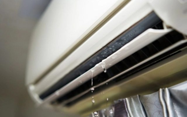 Cục nóng máy lạnh chảy nước có sao không?