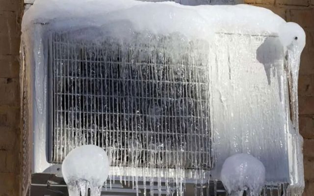 Máy lạnh bị đóng tuyết: Nguyên nhân và cách khắc phục hiệu quả